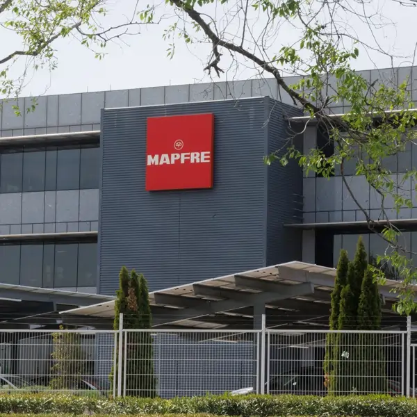Mapfre dispara su beneficio un 27,6 % y anuncia dividendo: récord en bolsa y liderazgo asegurador global