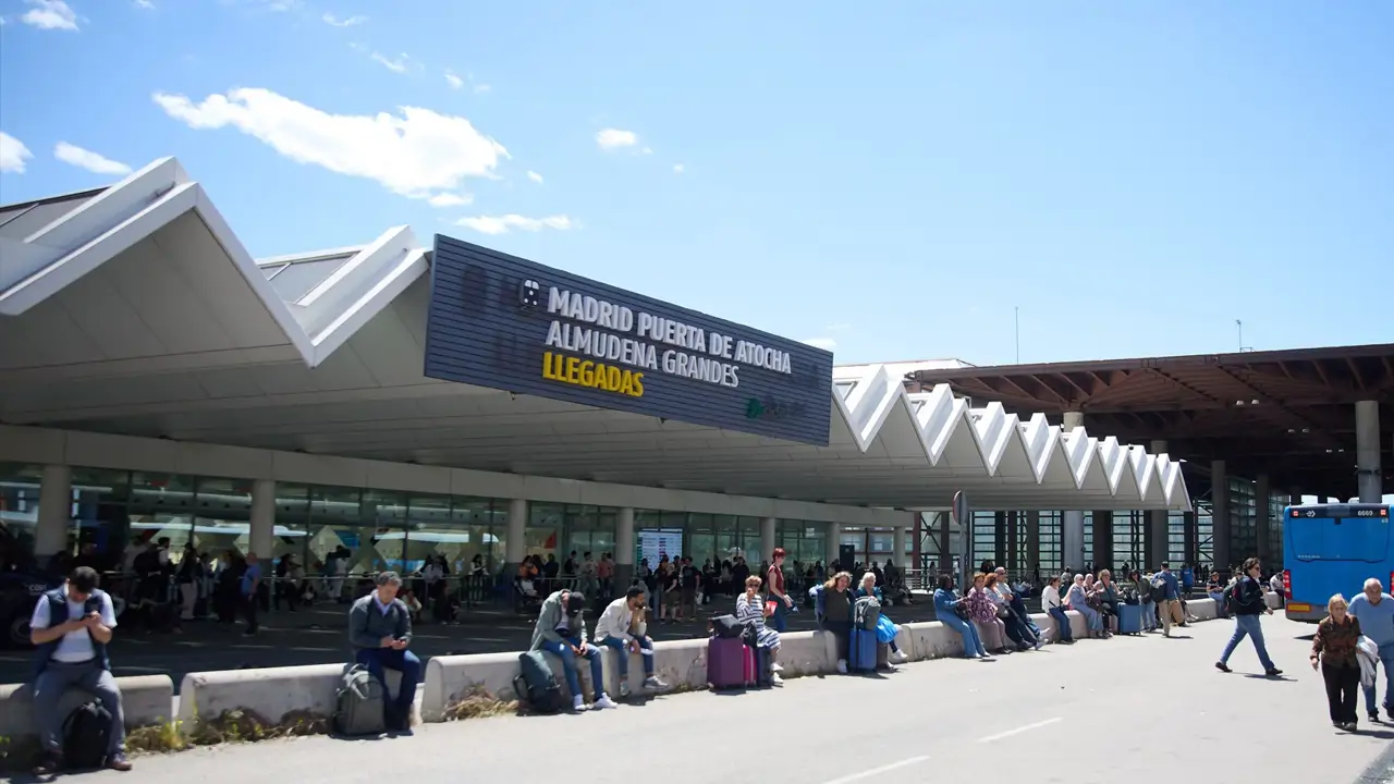 Derechos laborales ante el apagón: qué hacer y qué no si el transporte te impide ir a trabajar