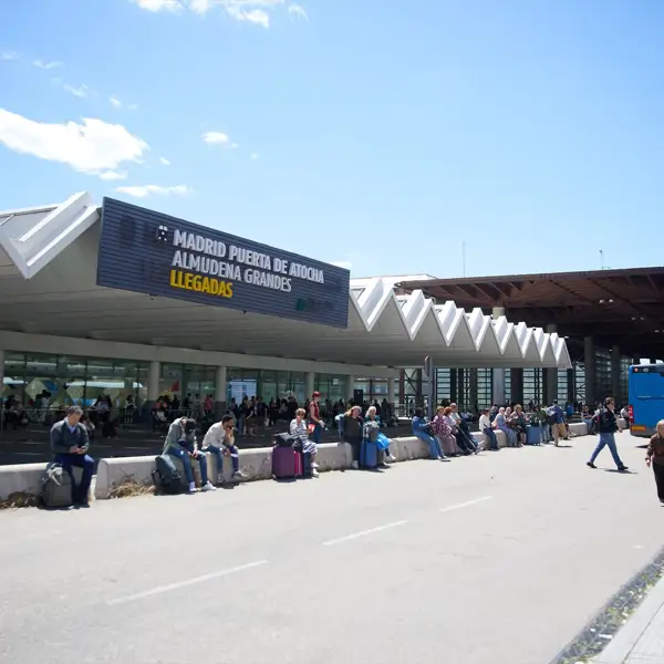 Derechos laborales ante el apagón: qué hacer y qué no si el transporte te impide ir a trabajar