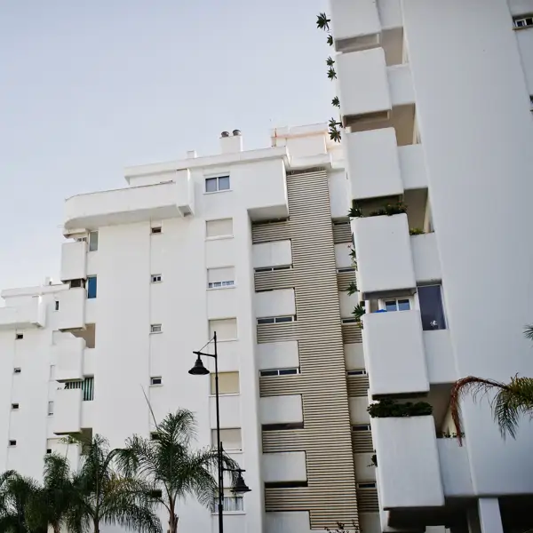 El euríbor cae a su nivel más bajo en 15 años y alivia a los hipotecados