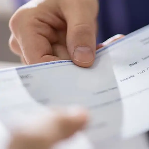 Devolver un recibo domiciliado al banco: en qué casos se puede hacer y qué límites existen