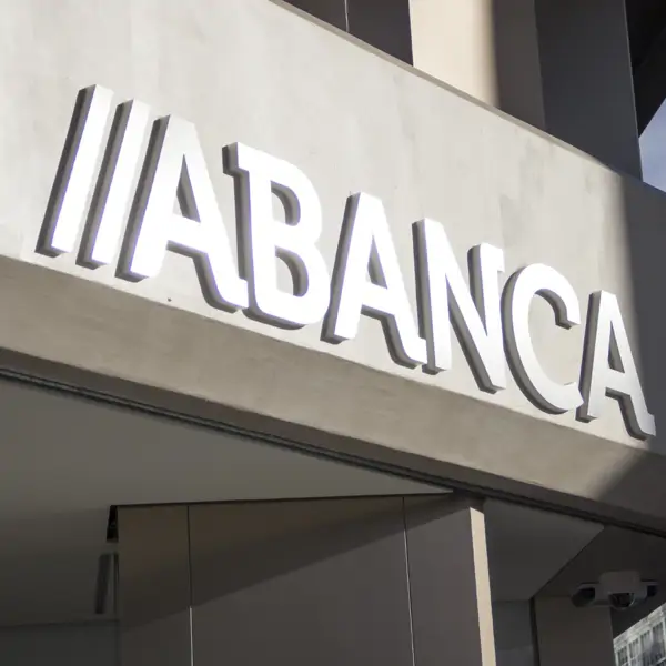 Ni Sabadell ni fusión: los planes reales de Abanca para crecer sin perder su modelo