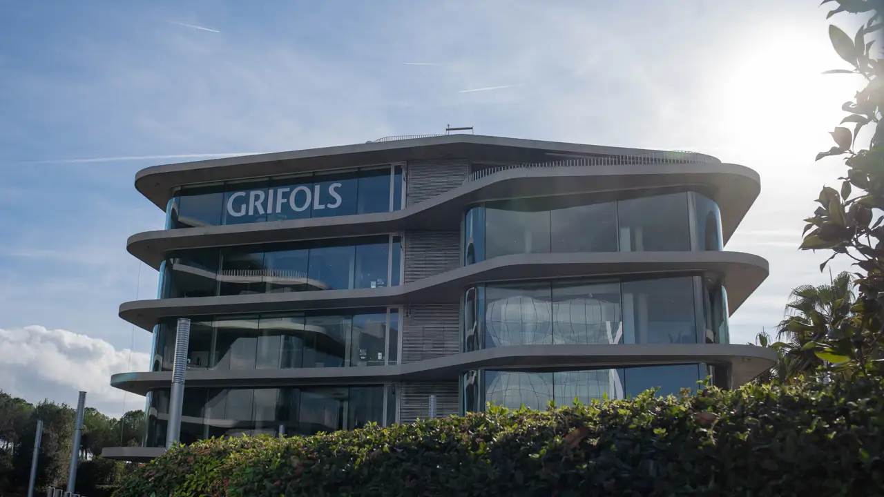 Grifols sube un 4,6% en Bolsa tras ganar 60 millones hasta marzo, casi el triple que en 2024