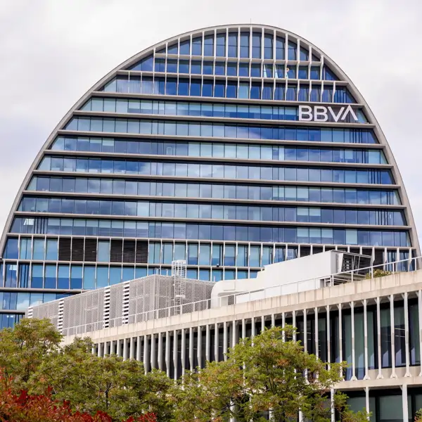 Adiós a las domiciliaciones: CaixaBank y BBVA prueban el sistema que quiere cambiar cómo pagas tus recibos