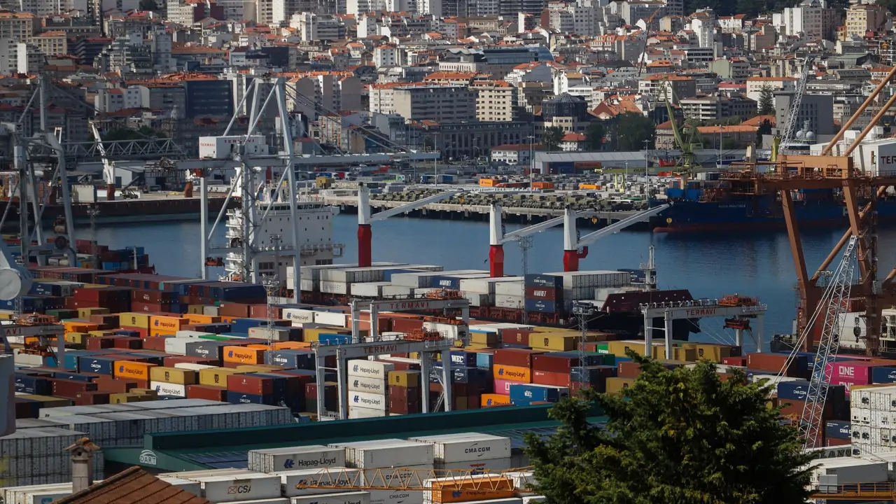 Buque mercancias atracado puerto vigo 15 mayo 2025 vigo pontevedra galicia