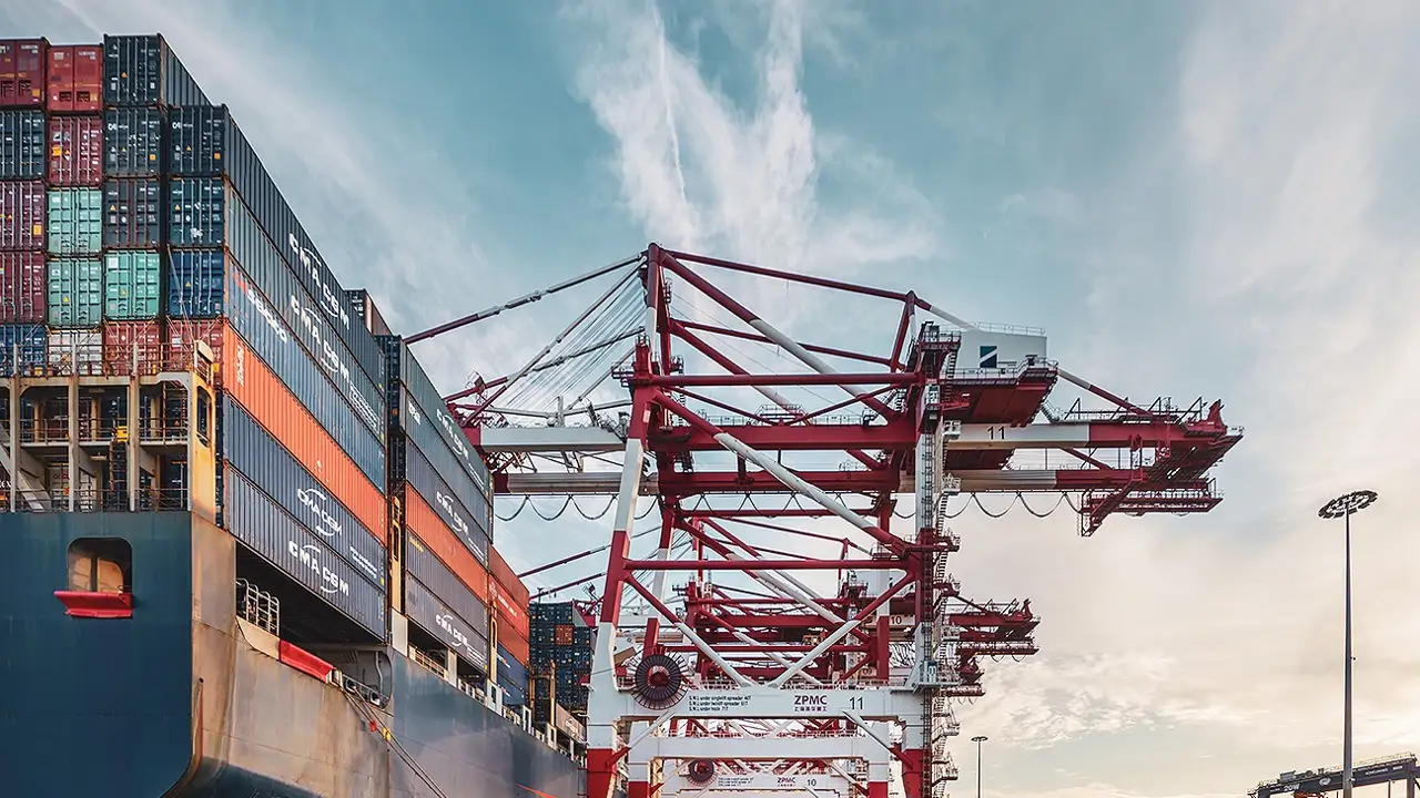 buque portacontenedores terminal best puerto barcelona