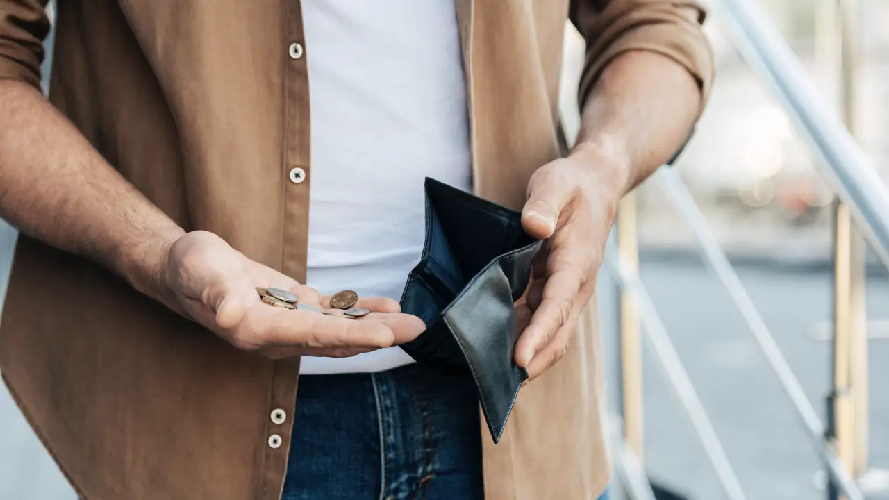 Cartera poco dinero