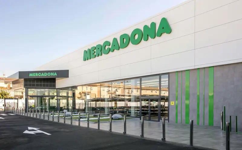 Foto Fachada Supermercado Peligros (Granada)