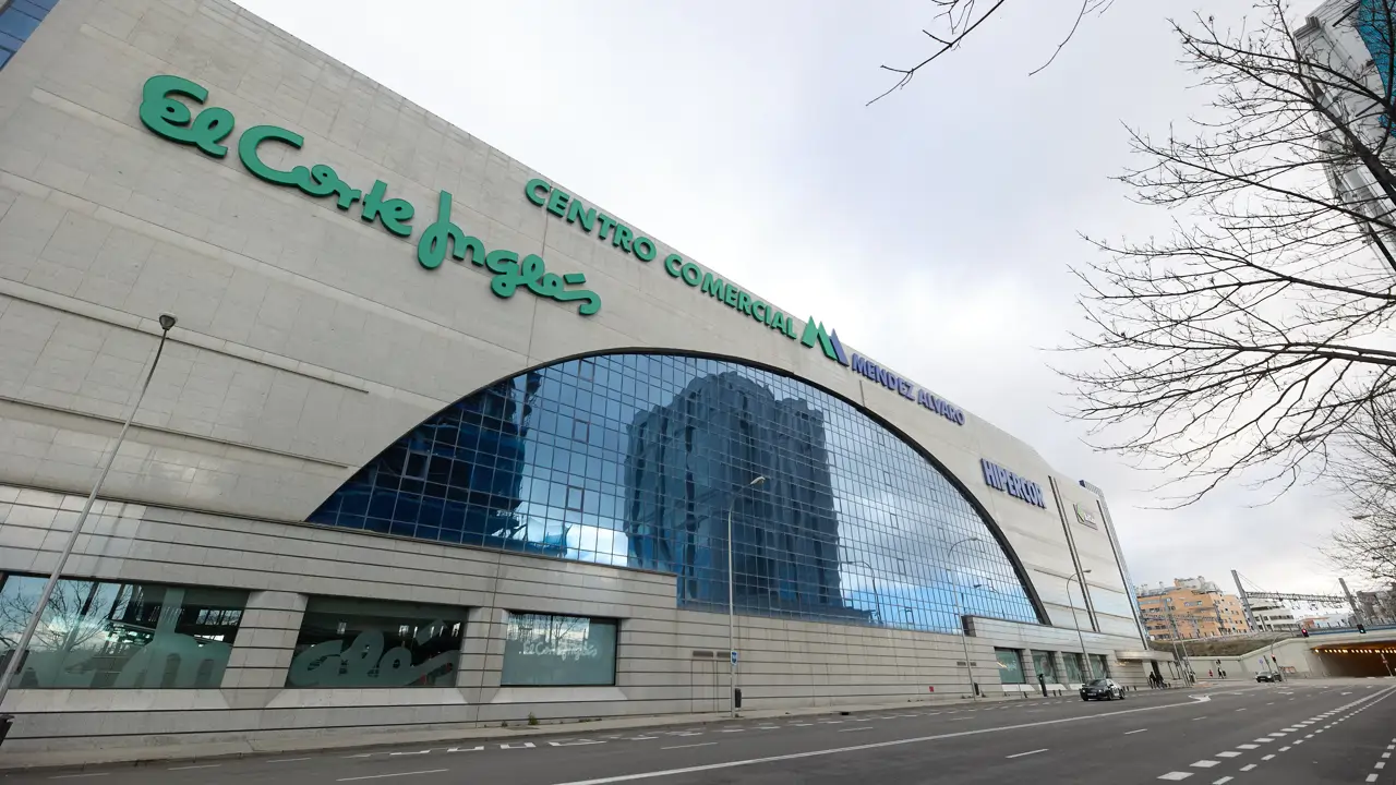 El Corte Inglés gana 512 millones en 2024 y reduce deuda mientras impulsa su negocio online, de viajes y retail
