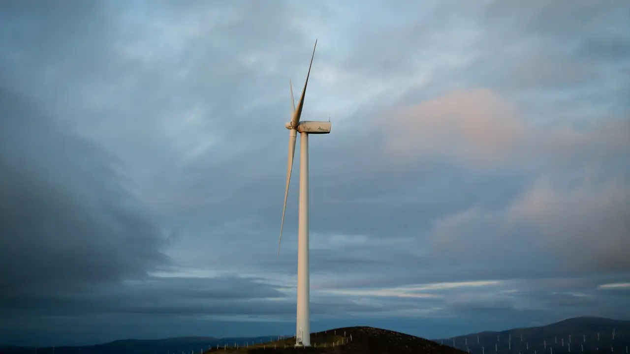Las empresas frenan su facturación en abril pese al empuje de energía y servicios