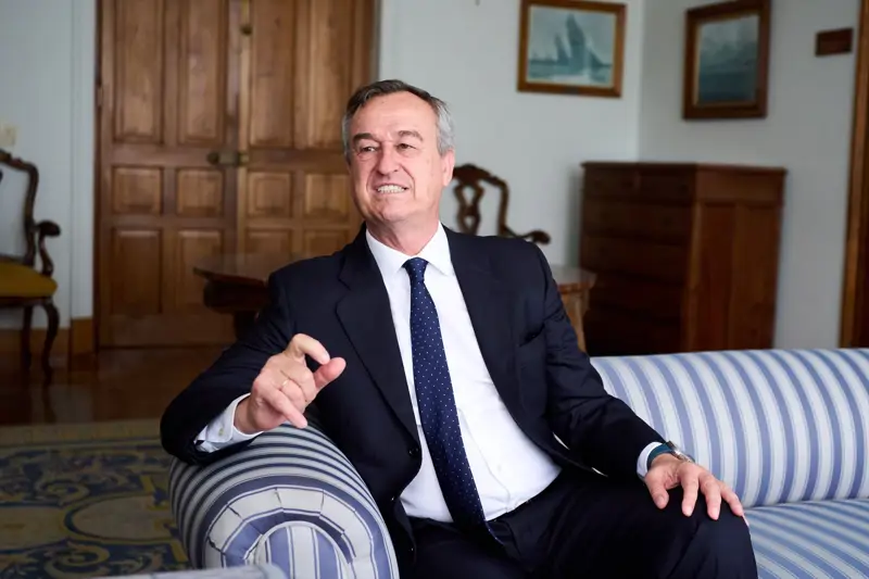 César Gónzalez-Bueno,