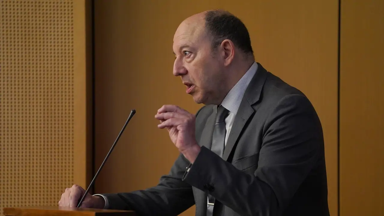 La reflexión de Gonzalo Bernardos sobre las vacaciones de hoy en día: "Los jóvenes de los años 80 y 90 solo conocíamos el pueblo al que íbamos en verano, y la familia, en lugar de gastar más, gastaba menos"