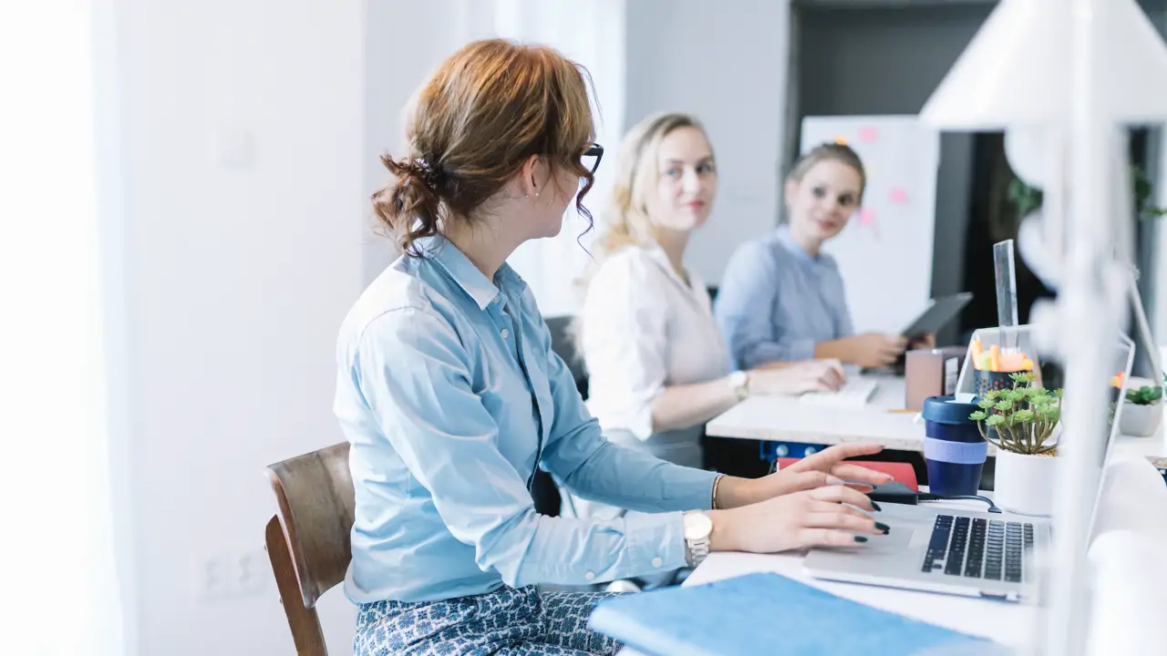Coworking, empleadas, empresa