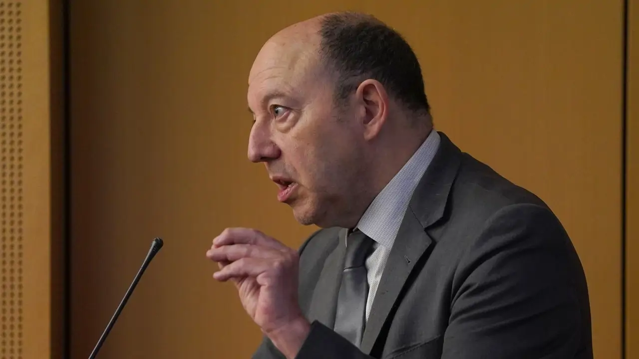 Gonzalo Bernardos, economista, sobre las consecuencias de aumentar el gasto en defensa: "Habría recortes, aumento de impuestos y una injustísima consideración de lo que es preferente en España"