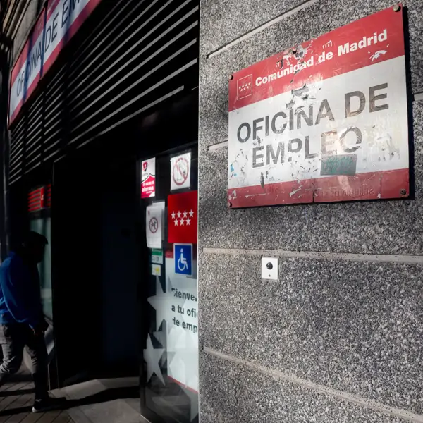El paro baja en 48.920 personas y la afiliación marca récord con 21,86 millones de cotizantes