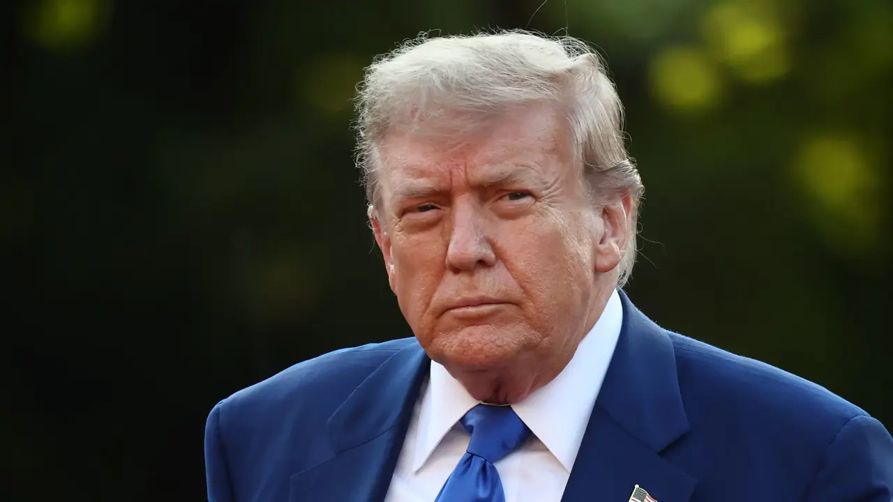 Trump amenaza con un arancel del 10% a los países que respalden las políticas de los BRICS