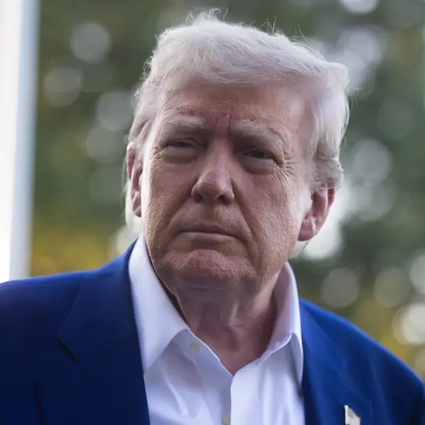 Trump impone un arancel del 35% a las importaciones de Canadá y exige fabricar en EE.UU.